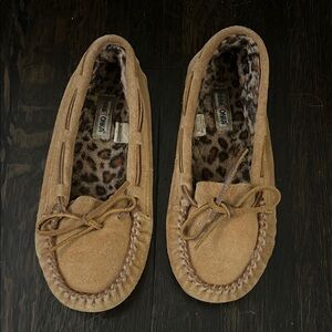 Minnetonka Kids Tan Moccasins with Leopard Print